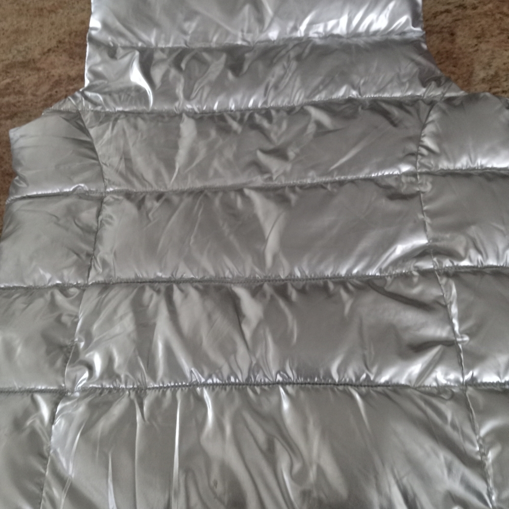Vest - Picture 3 of 5